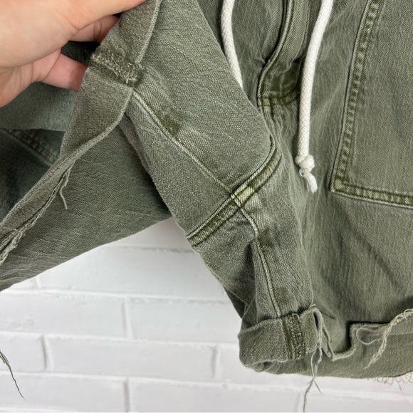 American Eagle Green Relaxed Casual Denim Shorts Size 14 - Picture 7 of 10